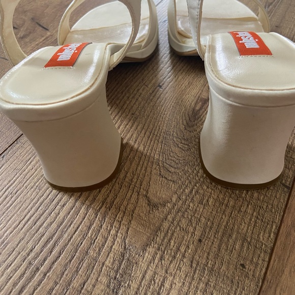 Unlisted Kenneth Cole White Sandals - Picture 6 of 8